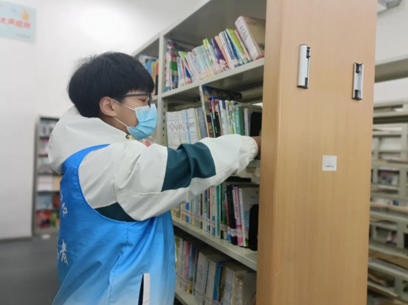 四川科创技工学校学雷锋图书馆志愿服务活动纪实