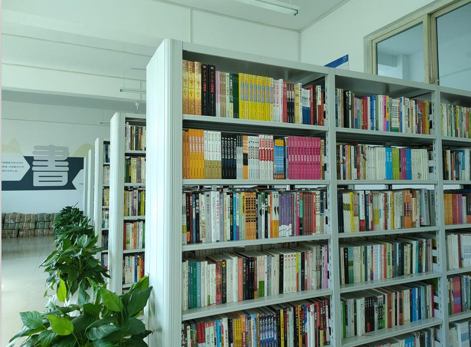四川温江科创技工学校环境图片-图书室图片