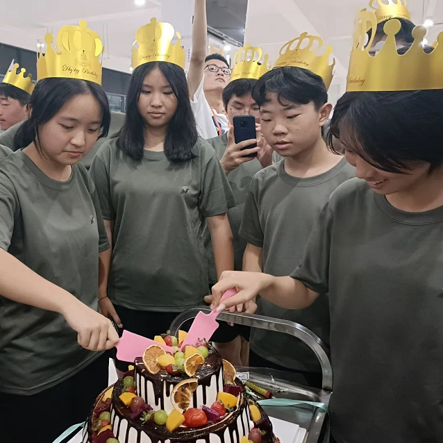 四川科创技工学校学生生日会