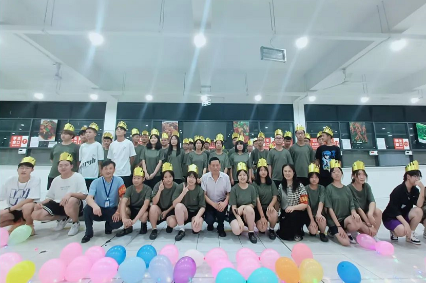 四川科创技工学校学生生日会