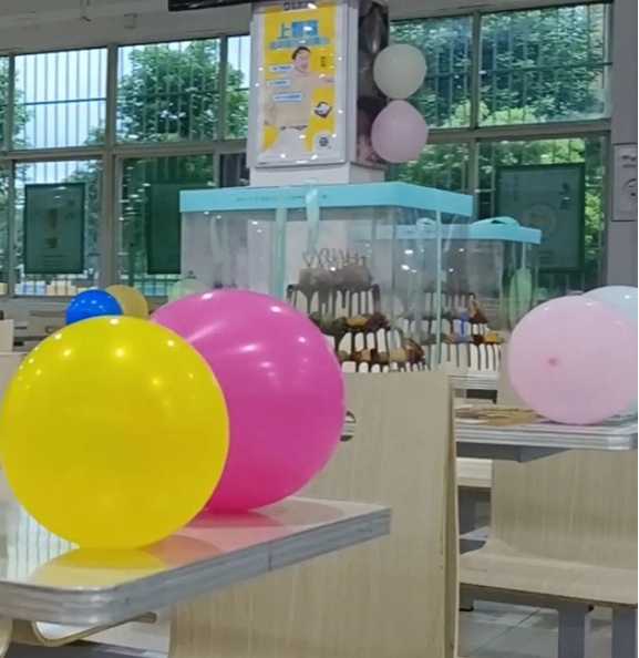四川科创技工学校学生生日会