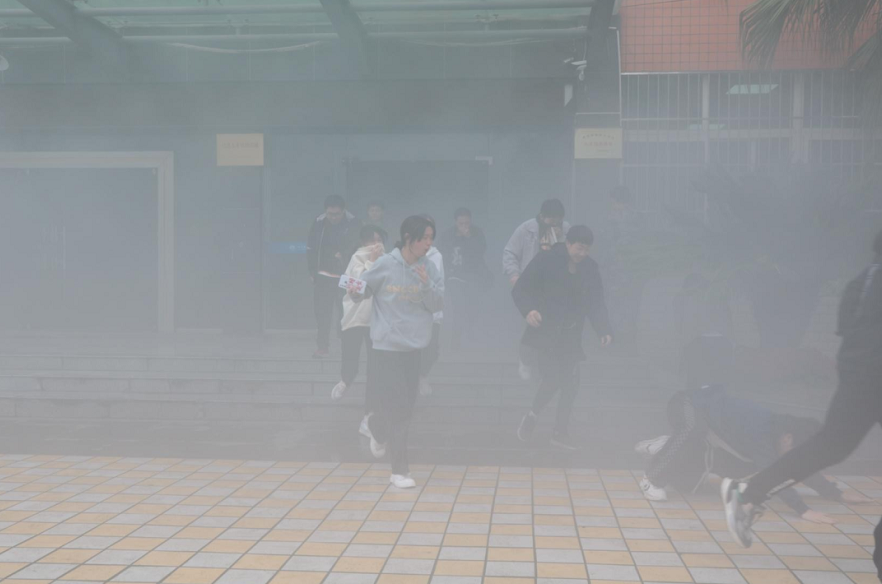 四川科创技工学校举行消防疏散演练