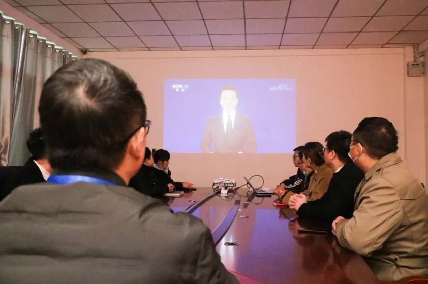四川科创技工学校组织收看江泽民同志追悼大会