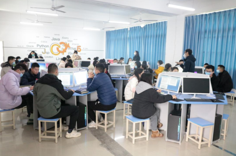 四川科创技工学校金马街道基层干部办公软件项目培训