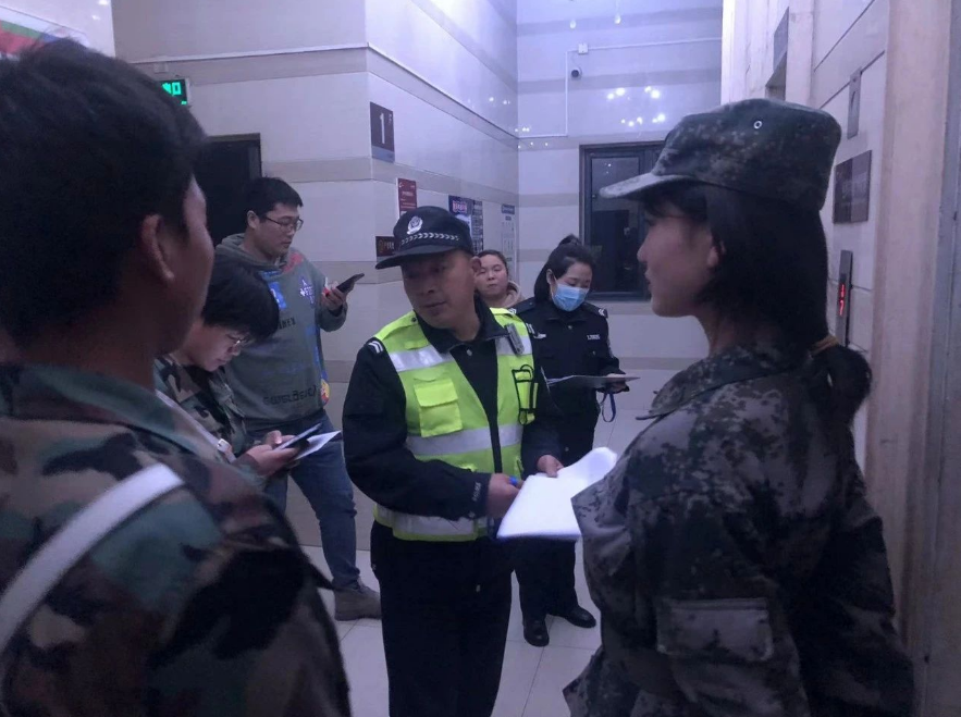 「警校联动」反诈宣传进社区，科创督察队踊加入