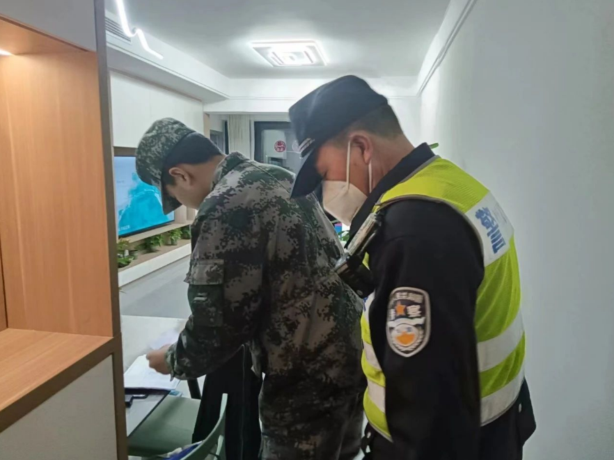 「警校联动」反诈宣传进社区，科创督察队踊加入