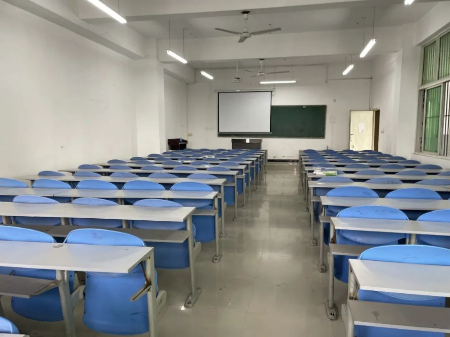四川科创技工学校一起劳动 一起快乐