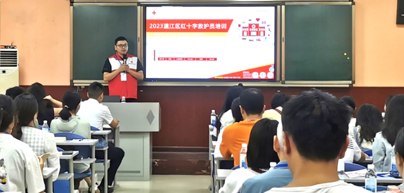 “救”在身边 红十字会救护员进校园活动
